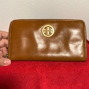 Tory Burch, Wallet, Leather, Caramel color, Very Good Conditions , Used & Clean